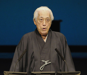 「スポーツ文化ワールドフォーラム」で講演する茶道裏千家前家元の千玄室大宗匠=2016年10月19日午前、京都市