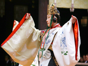 明治神宮で披露される神楽(明治神宮提供)
